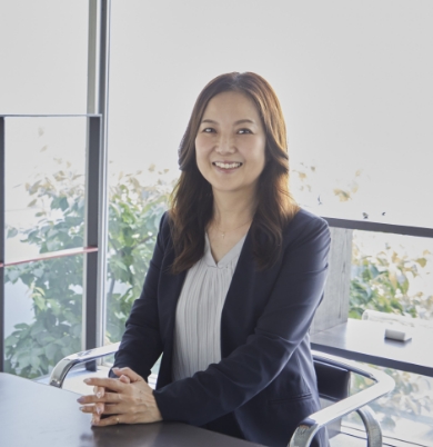 代表 鬼塚 睦子